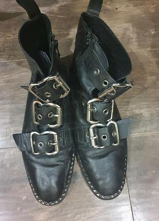 Ботинки женские
кожаные натуральные
 39 размер