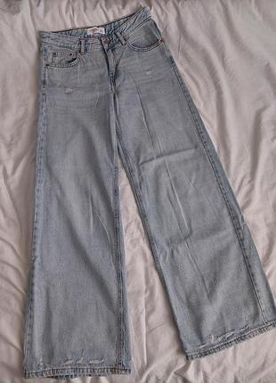 Джинсы широкие с потертостями