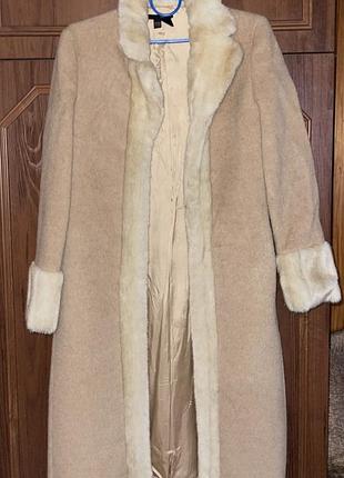 Пальто zara з еко-хутром ,розмір s тепле