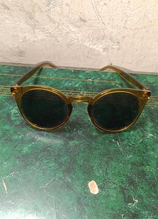 Очки солнцезащитные