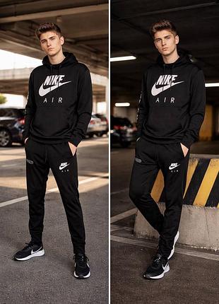 Чоловічий спортивний костюм