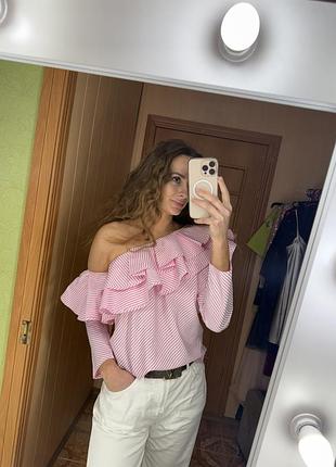 Нова блуза з відкритими плечима та воланами, s–m