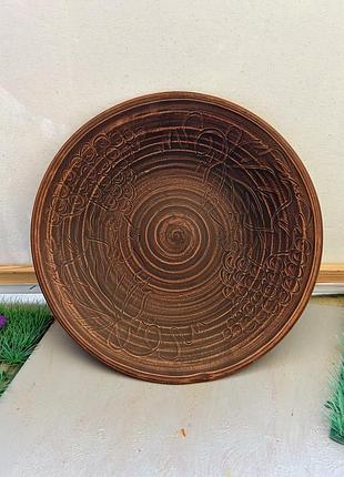 Велика глиняна тарілка