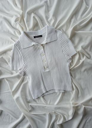 Белый укороченный топ, на пуговицах, в рубчик, с воротником, размер 44/46