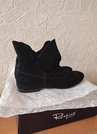 Ботинки замшевые новые 41 размер