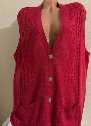 Тепла красива жилетка