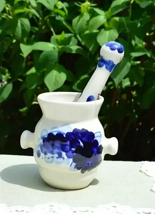 Красивая винтажная ступка в ручной росписи.