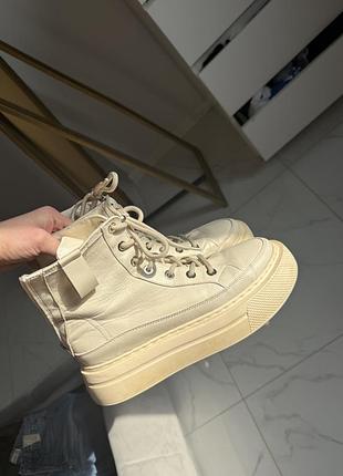 Чобітки жіночі бежеві