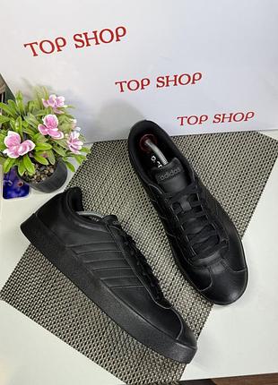 Оригінальні кросівки adidas