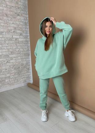 Зелёный спортивный тёплый костюм