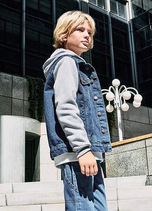 Джинсовая куртка жакет с трикотажным капюшоном и рукавами для мальчика