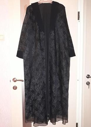 Накидка черная с серебристыми принтом