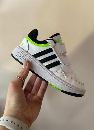 Детские кроссовки adidas, 26 р., сверху экокожа, внутрь текстиль