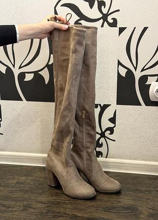 Бежеві замшеві ботфорти, квадратний каблук