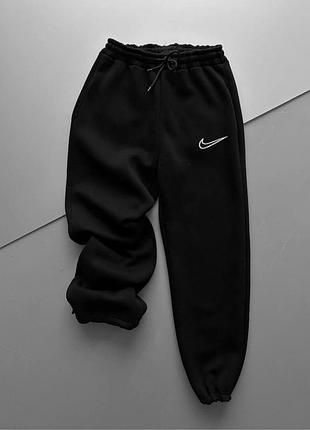 Чоловічі спортивні штани nike в чорному кольорі