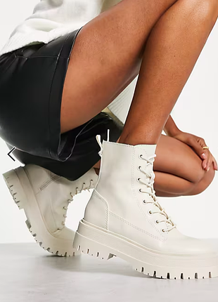 Стильные ботинки на платформе stradivarius (ecru)