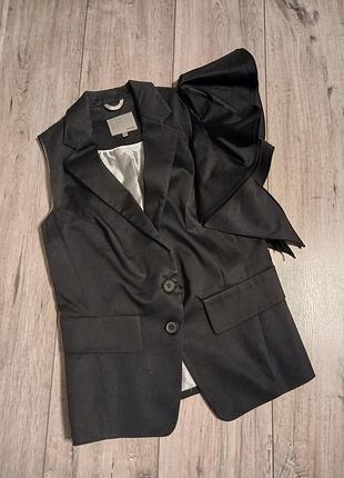 Стильный брендовый жилет с рюшами на одном плече,размер s/м, бренда ipekyol