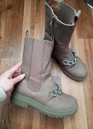 Високі жіночі весняні черевики кольору мокко