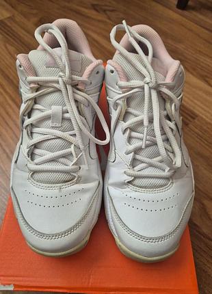 Кроссовки белого цвета nike.
