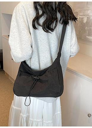 Маленькая черная сумка через плечо