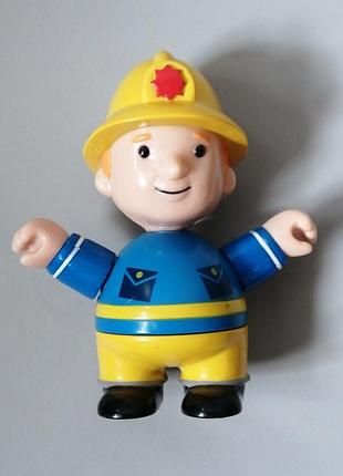 Фигурка пожарного