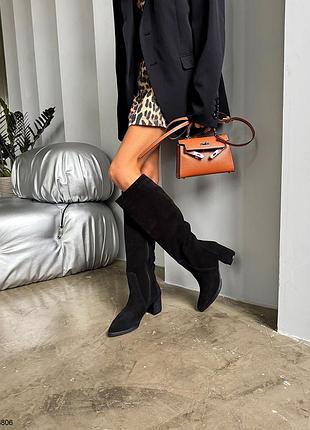 Натуральная замша, базовые черные женские деми сапоги на каблуке