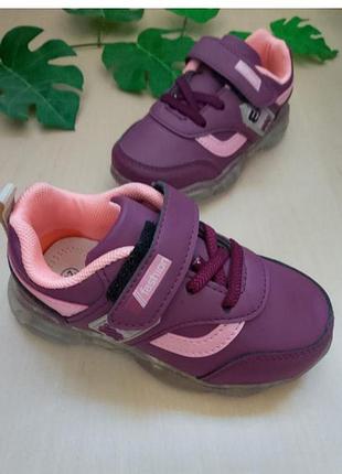 Кросівки/розпродаж