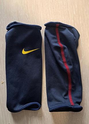 Тремячи щитков nike 3