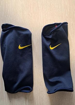 Тремячи щитков nike 4