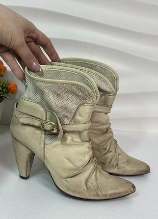 Дуже стильні козаки ботильйони з перфорацією натуральна шкіра