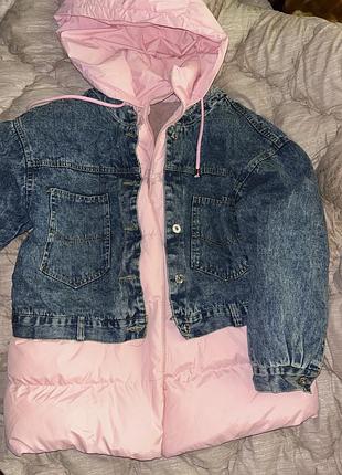 Крута куртка рожевого кольору з джинсовими вставками