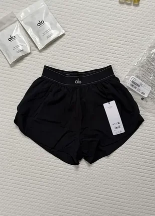 Шорти alo yoga match point black xs s оригінал