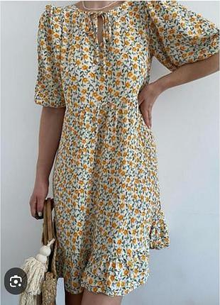 Женское платье с цветочным принтом