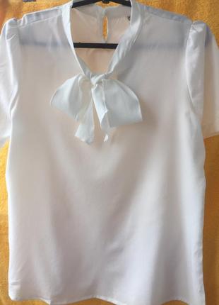 Блузка  шелковая элегантного  молочного цвета. размер  рост 165/92 l