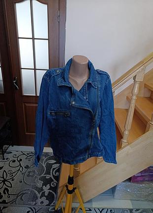 Куртка джинсова на замку
