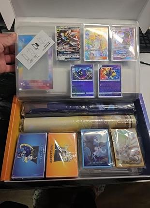 Pokemon tcg simplified chinese lillie's support gift box (или "подарочный набор лилии"), который является коллекционным предметом.