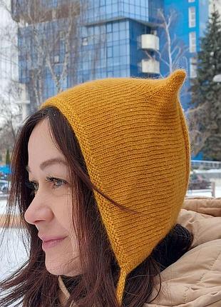 Желтая вязаная шапка бини, чепчик с ушками, капюшон на завязках, бонетка теплая, женская, зимняя, из альпаки, мохера и мериносовой шерсти