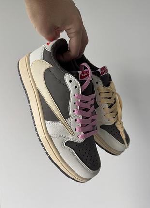 Розкішні жіночі кросівки jordan 1 og travis scott mocha lux молочні з коричневим