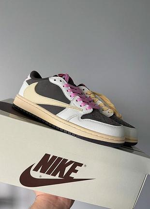 Розкішні жіночі кросівки jordan 1 og travis scott mocha lux молочні з коричневим