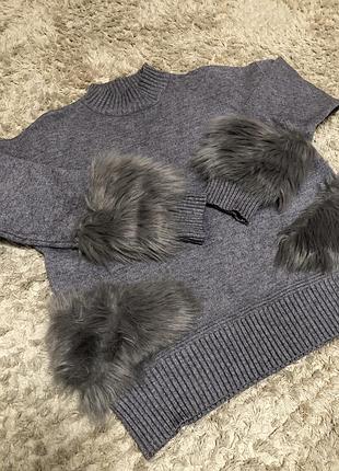 Теплий светрик із еко хутром розмір л