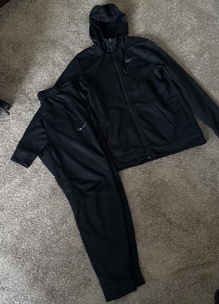 Чорний костюм на флісі  nike l (оригінал)