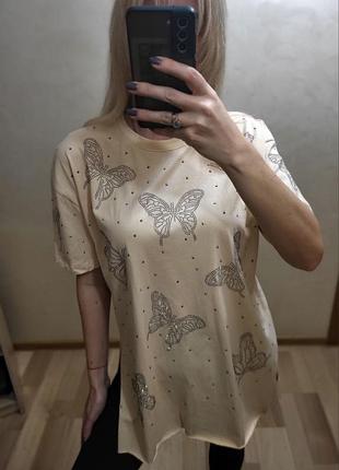 Турецкая оверсайз хлопковая удлиненная футболка туника с принтом бабочки со стразами и разрезами