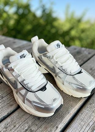 Кросівки жіночі  nike v2k run white metallic silver найк