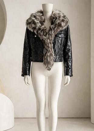 Лакова куртка з хутром