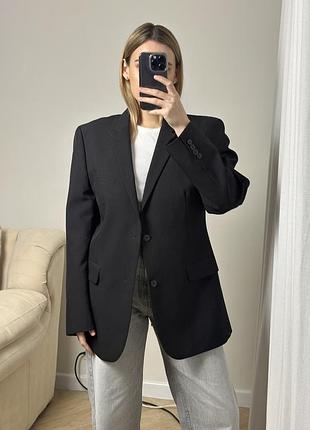 Чорний класичний піджак з чоловічого плеча оверсайз