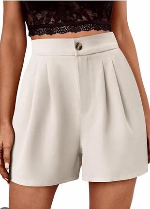 Класичні бежеві шорти з кишенями