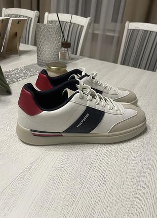 Tommy hilfiger взуття