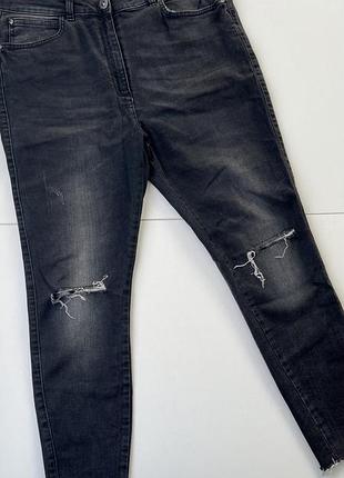 Джинси з розрізами