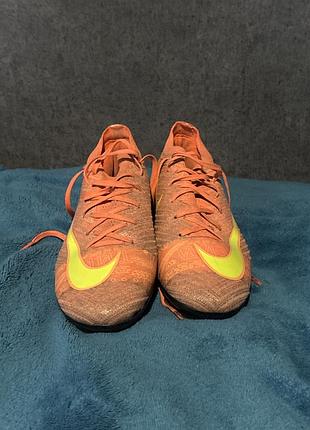 Бутси розмір 37 устілка 23см без дефектів бутси в гарному стані грав не довго,пишіть