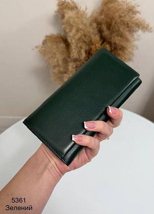 Жіночий гаманець великий темно зелений горизонтальний з натуральної шкіри шкіряний на магнітах матовий